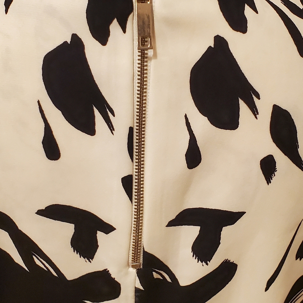 Philosophy Women Abstract, Short Sleeve Black And White Print, Size S. - Picture 2 of 7